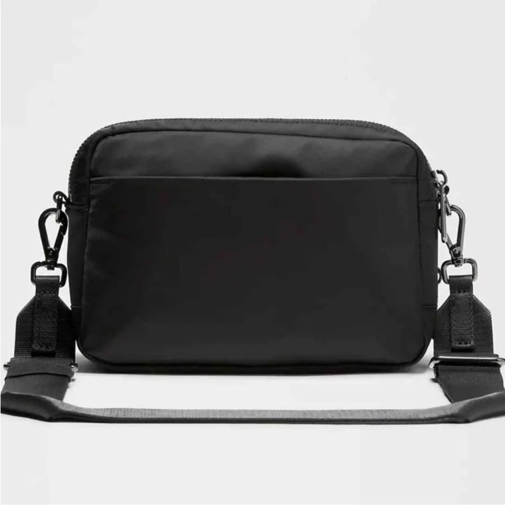 Lululemon Athletica Black Everywhere Crossbody Durable Modern bag purse gym 2L - Picture 2 of 5